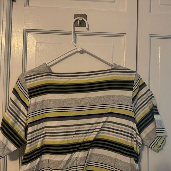 Square Neck Suoer fab shirt sleeve shirt. Great for work or casual. Like new. XL - Picture 3 of 9